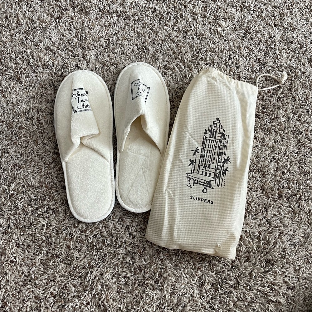 NWOT sunset tower slippers